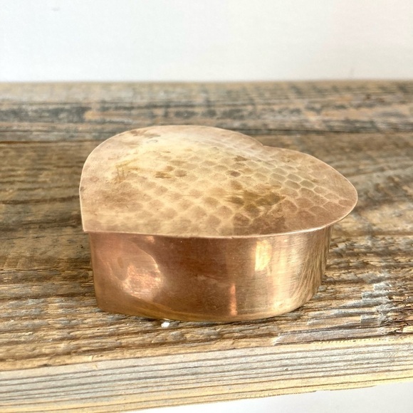 Brass heart trinket box - Picture 3 of 7